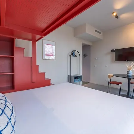 Emma Next Отель